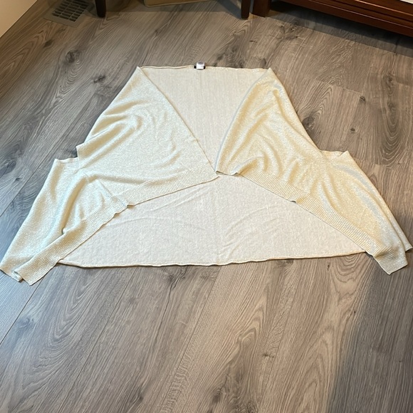 Beautiful Soft Champagne GoldMetallic Shimmer Lurex Thread Ruana - Picture 2 of 4